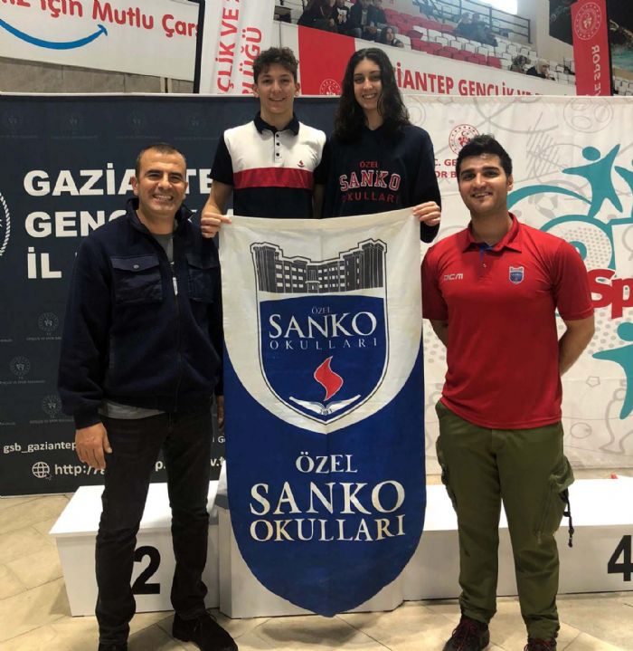SANKO OKULLARI YÜZÜCÜLERİ BÖLGE BİRİNCİSİ VE ÜÇÜNCÜSÜ OLDU