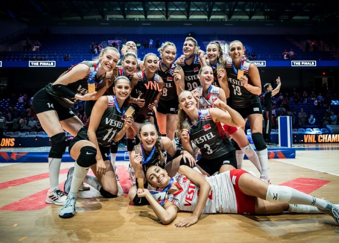 Türkiye, voleybolda adını zirveye yazdırdı