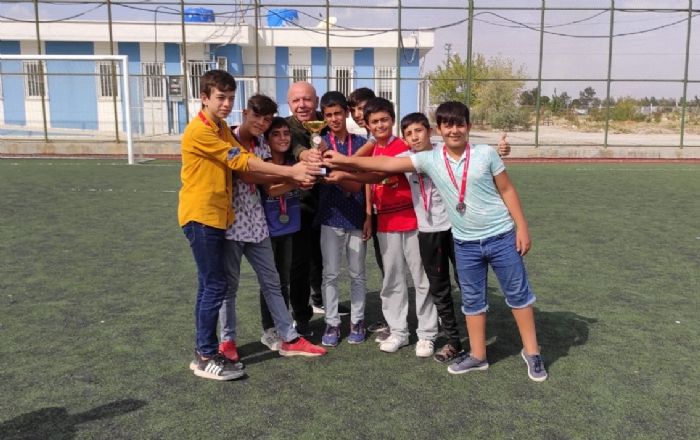 Yarımbağ okulu sporda derece elde etti